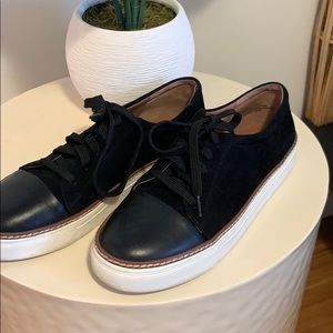 Black Canvas Shoe